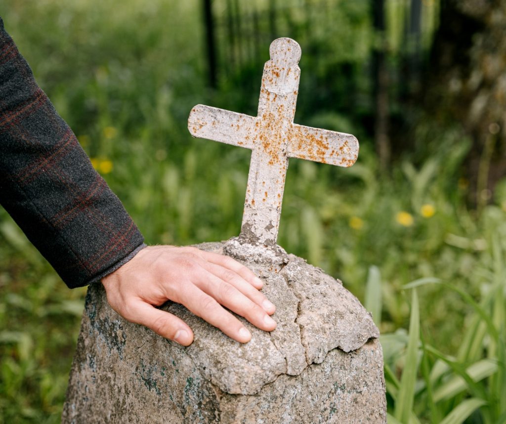 picture of a christian cross at a christian funeral wake